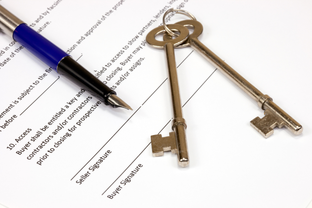 Real Estate Contract Fountain Pen and Keys